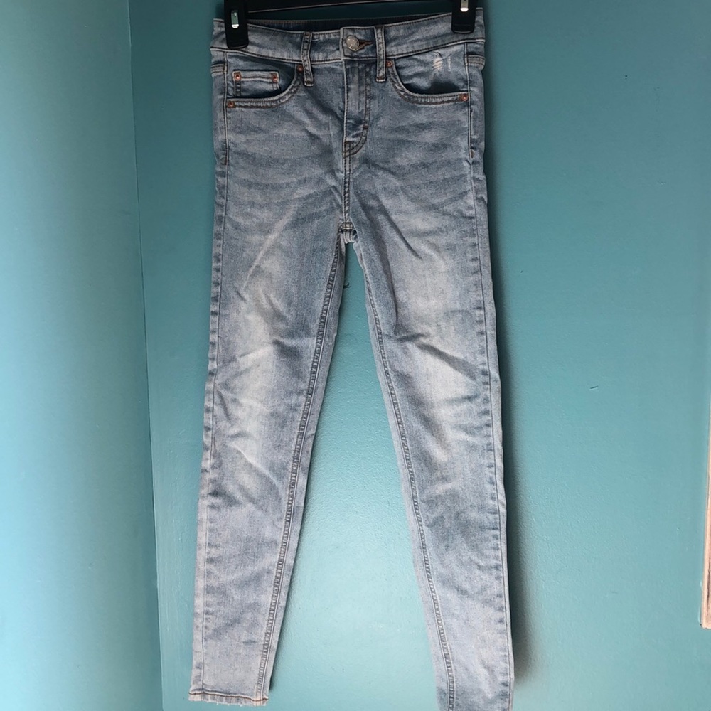 Light wash skinny jeans